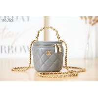 ШКАФ ЗА СУШИЛКА CHANEL С ВЕРИЖКА, агнешка кожа, златист метал, AS2873, сив