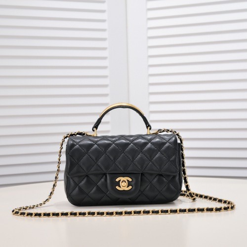 Мини чанта CHANEL 22B CF с капак и златна дръжка отгоре AS2431, черна