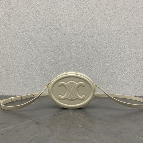 Celine овална чанта от гладка телешка кожа 198603 кремава