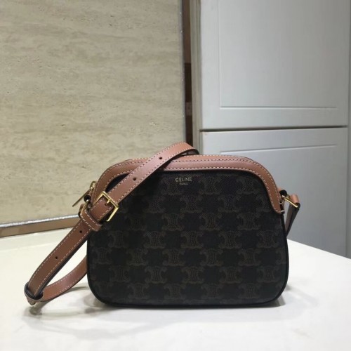 МАЛКА ЧАНТА ЗА ФОТОАПАРА Celine ОТ ТРИОМФОРЕН ПЛАТ 191522 кафява