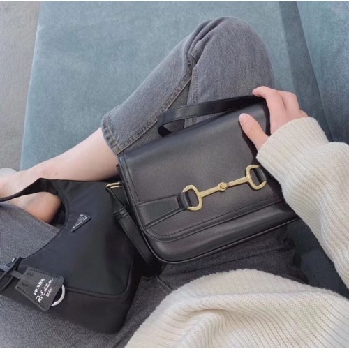 Celine МАЛКА КЛАСИЧЕСКА ЧАНТА В КУТИЯ ОТ ТЕЛЕШКА КОЖА CL91373 черна