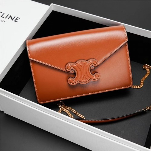 Celine Тийнейджърски обувки с верижка Besace Triomphe от лъскава телешка кожа 10J733 в тен