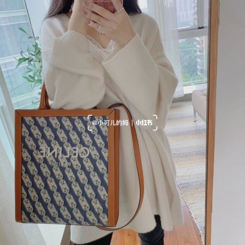 Чанта Celine TEEN TRIOMPHE от плат и телешка кожа TRIOMPHE CL91041 в синьо