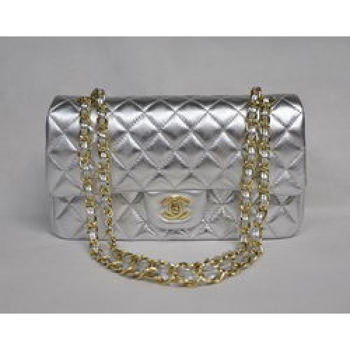 Класическа чанта Chanel Flap 1112 светло сребриста кожа със златен обков