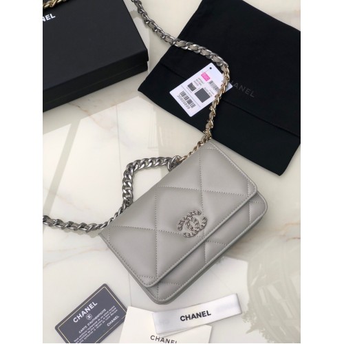 Кожен портфейл Chanel 19 Classic от овча кожа AP0957, светлосив, сребрист метален