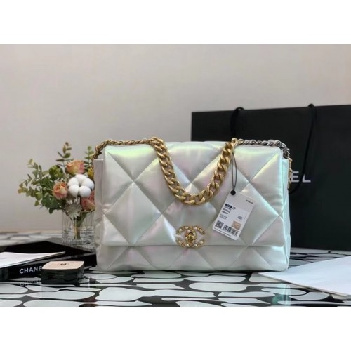Голяма чанта Chanel 19 с капак, преливаща телешка кожа и златист цвят AS1162