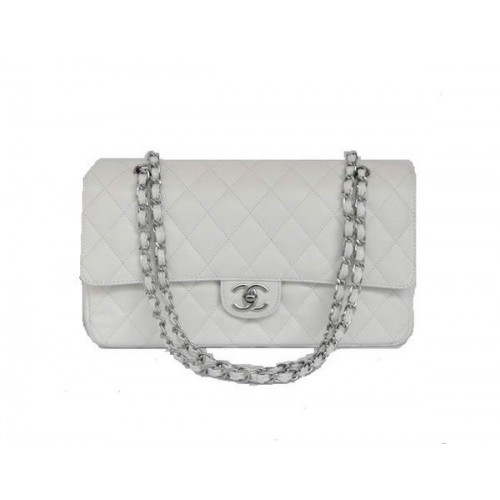 Евтина чанта Chanel 2.55 Series Flap 1113 от бяла кожа със сребърен обков