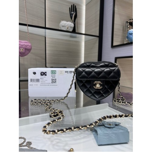Chanel 2022S Love Heart мини чанта от агнешка кожа с верижка AO2784 черна