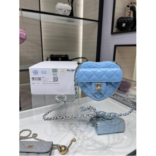 Chanel 2022S Love Heart мини чанта от агнешка кожа с верижка AO2784 синя
