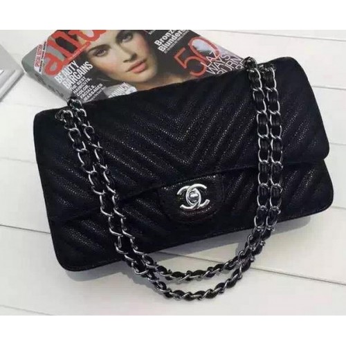 Чанта с капак Chanel серия 2.55, черна, с шарка Cannage Chevron, кожена A1112V, сребриста