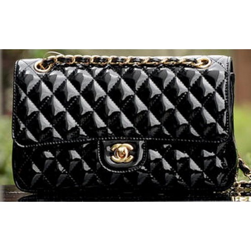 Чанта Chanel 2.55 Series Flap, черна, лакирана кожа A1112, златиста