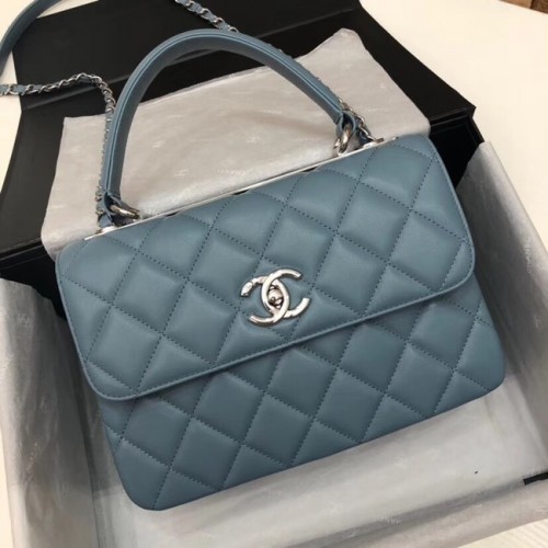 Оригинална чанта Chanel CC от агнешка кожа с горна дръжка и капак 92236 в синьо и сребристо - метал
