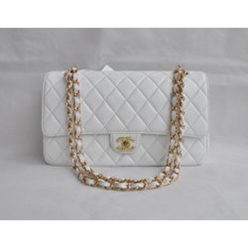 Чанта Chanel Classic 2.55 от бяла агнешка кожа със златна верижка и капак 1113