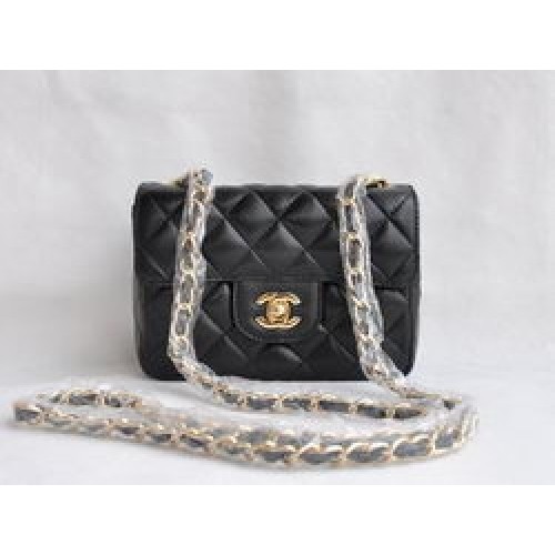Ватирана чанта Chanel 1115 с капак, черна агнешка кожа и златна верижка