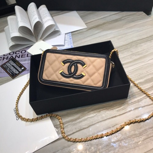 Класическа чанта Chanel с верижка от зърнеста телешка кожа в златист цвят A84450, кайсия
