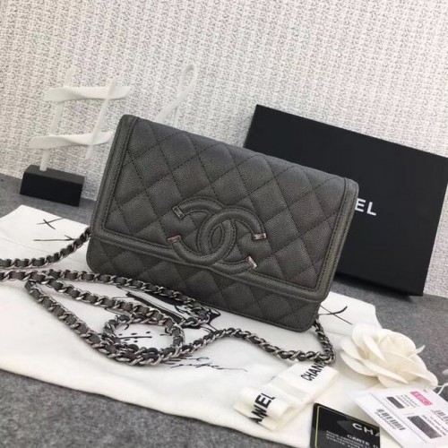 Класическа чанта Chanel с верижка, телешка кожа, сребрист метал A88447, тъмносива