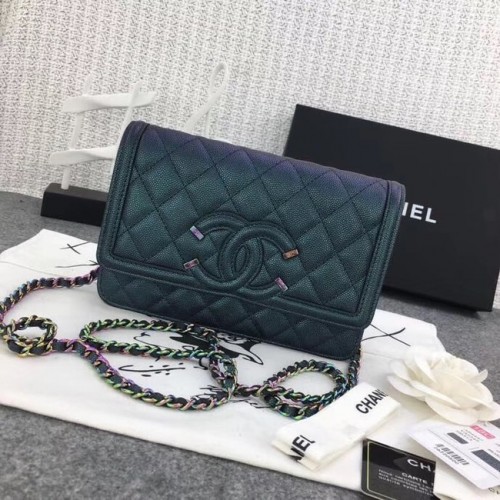 Класически клъч Chanel с верижка, телешка кожа, сребрист метал A88447, зелен