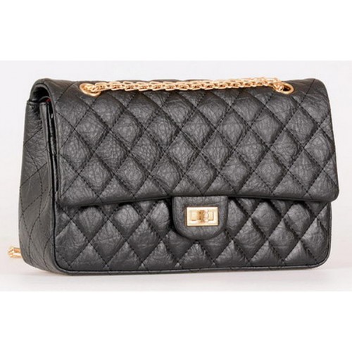 Класическа чанта Chanel Flap, черна, от телешка кожа A30226, златна