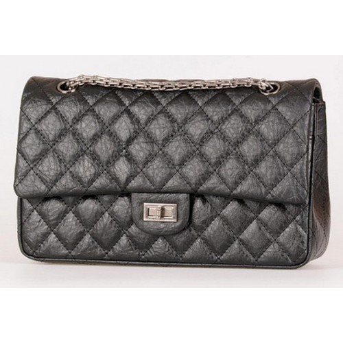 Класическа чанта Chanel Flap, черна, от телешка кожа A30226, сребриста