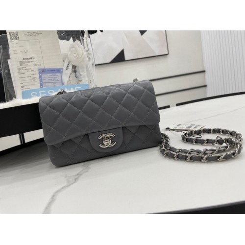 Чанта Chanel Classic Flap от оригинална овча кожа A1116, тъмносива и сребриста, метална