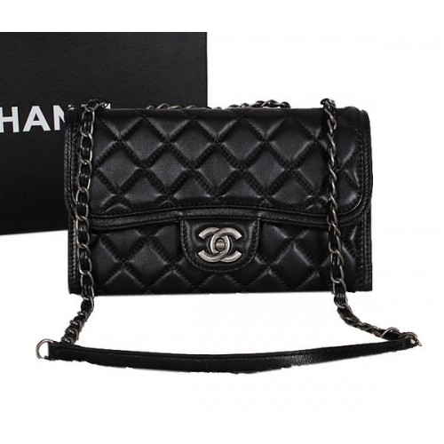 Класическа чанта Chanel от овча кожа с капак A66331 черна
