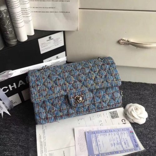 Класическа чанта Chanel, бродирана туид, сребристо-метална A01112, синя