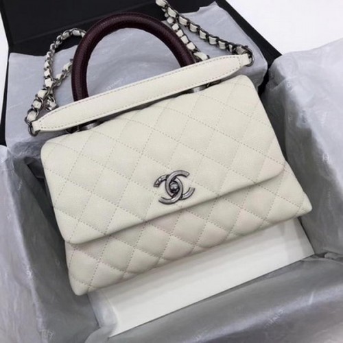 Чанта Chanel Classic с горна дръжка, бяла, с шарка Cannage, A92290, червена