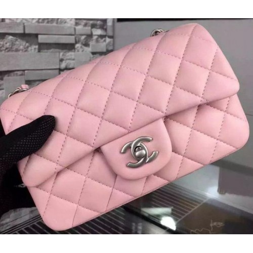 Chanel Класическа мини чанта с капак, розова овча кожа A67350, сребриста