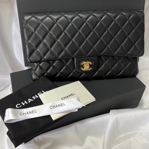 Чанта Chanel Clutch от черна овча кожа 7013 златиста