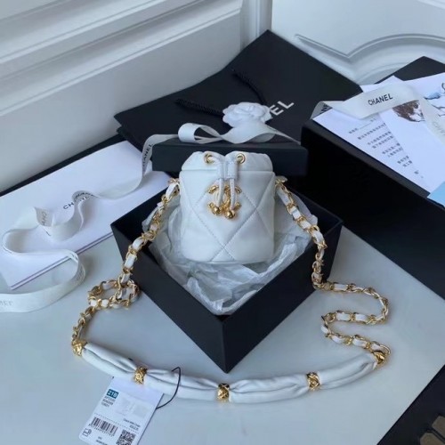 Чанта Chanel с връзки от агнешка кожа, златист метал, AP2330, бяла