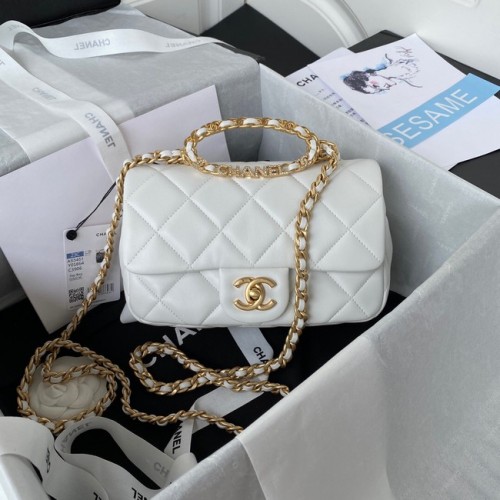 Чанта Chanel FLAP BAG от агнешка кожа в златист цвят, метал AS3451, бяла