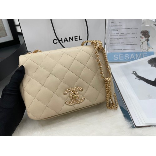 Чанта за през рамо Chanel Flap от агнешка кожа AS2975 кремава