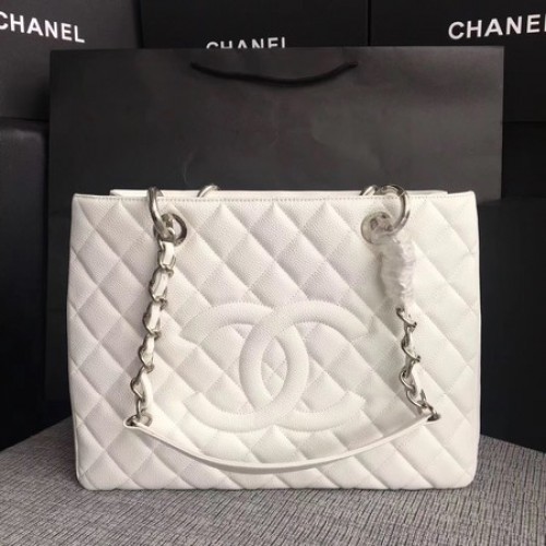 Чанта за пазаруване Chanel LE Boy Grand GST с бял мотив Cannage A50995, сребриста