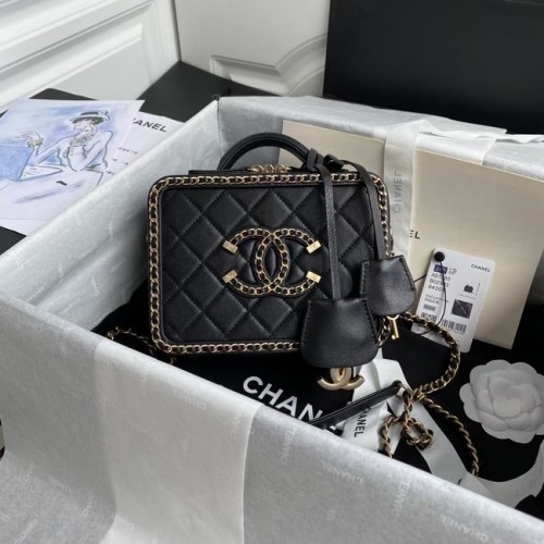 Козметична чанта Chanel Lambskin Crystal Calfskin в златист цвят 8817 черна