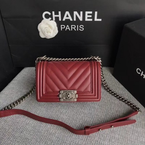 Чанта през рамо Chanel Le Boy Flap Original Caviar Leather P67085 с тъмночервена сребриста катарама