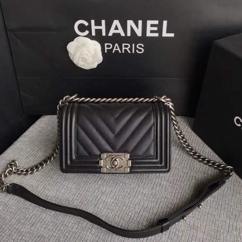Чанта през рамо Chanel Le Boy Flap Original Caviar Leather P67085 черно-сребриста катарама
