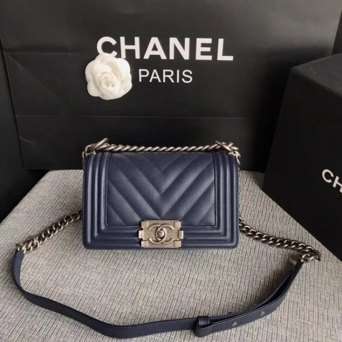 Чанта през рамо Chanel Le Boy Flap Original Caviar Leather P67085 тъмносиня сребърна катарама