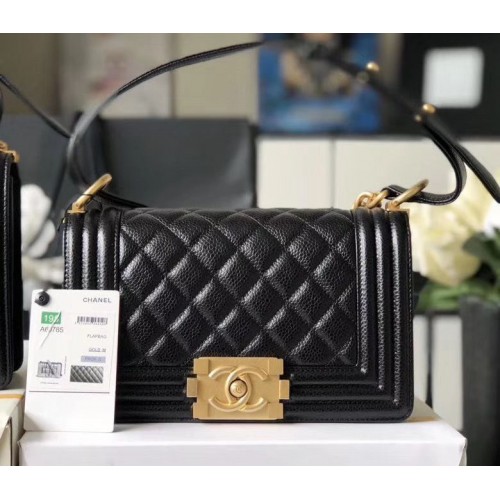 Чанта през рамо Chanel Le Boy с капак, оригинална, Cavier Leather A67085, черна, златна катарама