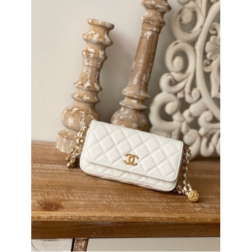Chanel MINI FLAP BAG от агнешка кожа, златист метал AP81210 БЯЛА