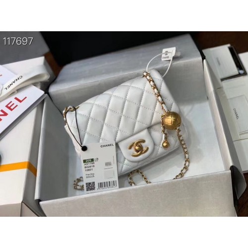 Чанта Chanel MINI Flap от оригинална овча кожа AS1786 бяла