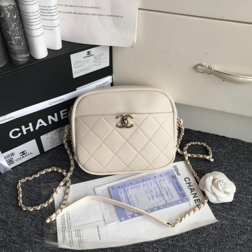 Оригинален калъф за фотоапарат Chanel от телешка кожа AS0137 бял