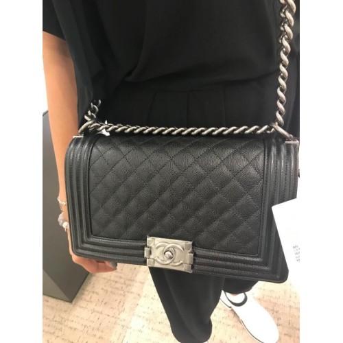 Чанта Chanel Original Caviar Leather Boy с капак през рамо, черна, A67086, сребриста