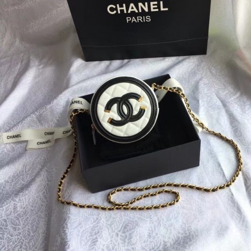 Оригинален клъч Chanel с верижка A81599 бял