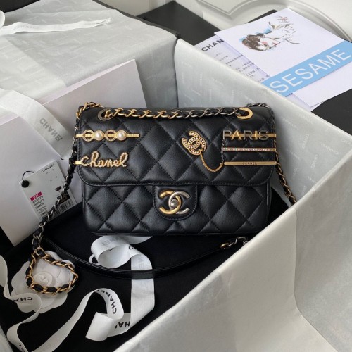 Оригинална кожена чанта Chanel с перлена значка за коса AS2979 черна