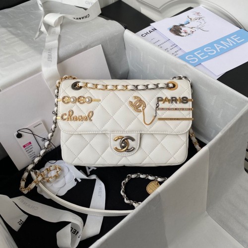 Оригинална кожена чанта с перлена игла Chanel AS2979 бяла