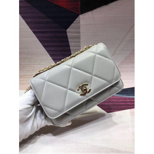 Оригинална кожена чанта през рамо Chanel светлосиня A80982 златна