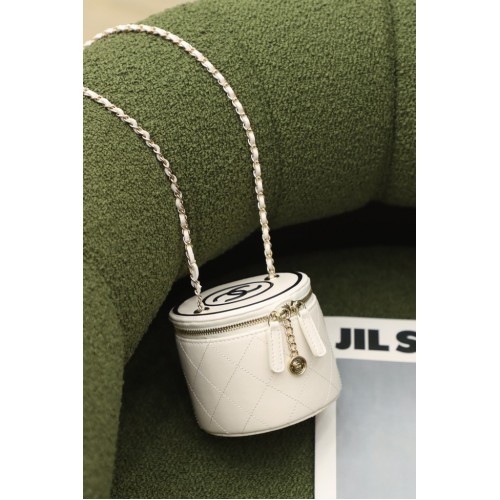 Chanel Original мини класическа чанта с верижка пролет/лято 2021 бяла