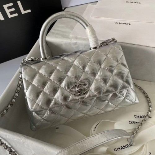 Малка чанта Chanel с капак и горна дръжка 92990 сребриста