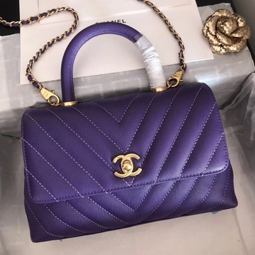 Малка чанта Chanel с капак и горна дръжка V92990, тъмнолилаво златисто-метална