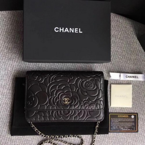 Chanel WOC Черна кожена чанта с капак от камелия A33814 Сребриста